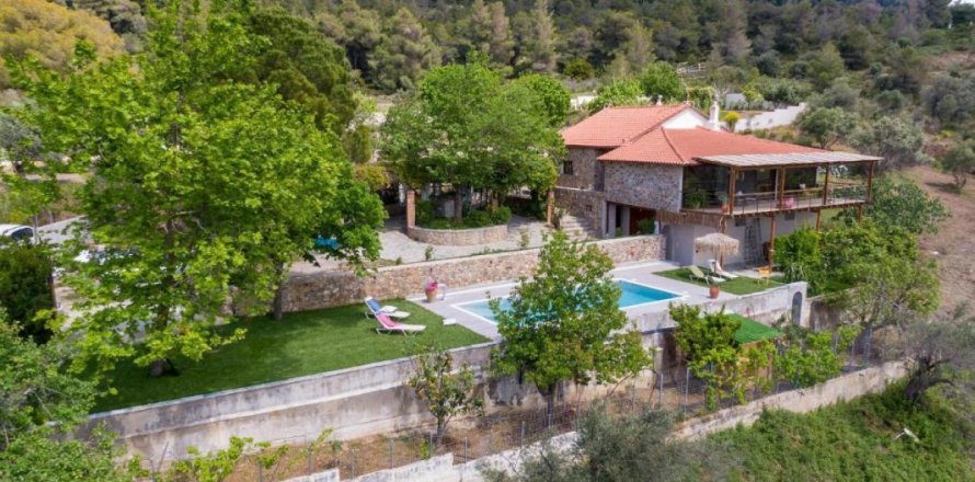 3 bedrooms Villa in Central Greece, Greece No. 113132
