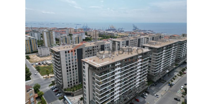 4 bedrooms Apartment in Beylikduezue, Turkey No. 115418