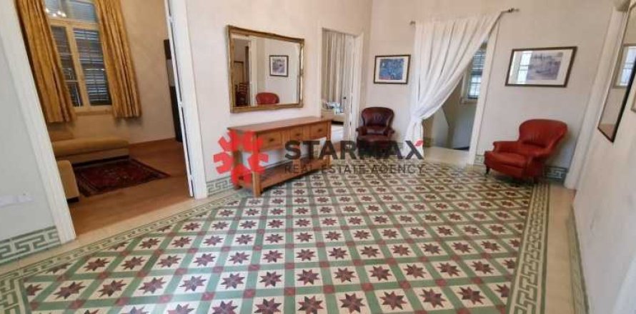 Дом с 5 спальнями в Ларнака, Кипр №82754