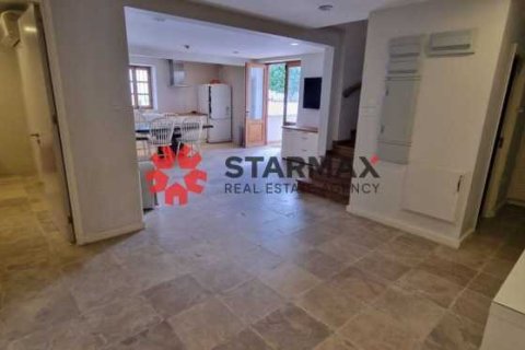 Дом с 5 спальнями в Ларнака, Кипр №82754 12