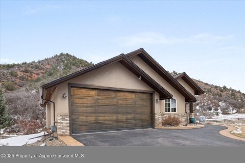 4 bedrooms House in Glenwood Springs, USA No. 84661 6