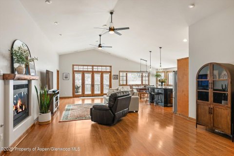 4 bedrooms House in Glenwood Springs, USA No. 84661 15