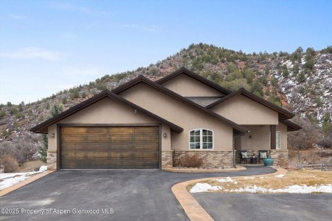 4 bedrooms House in Glenwood Springs, USA No. 84661 2