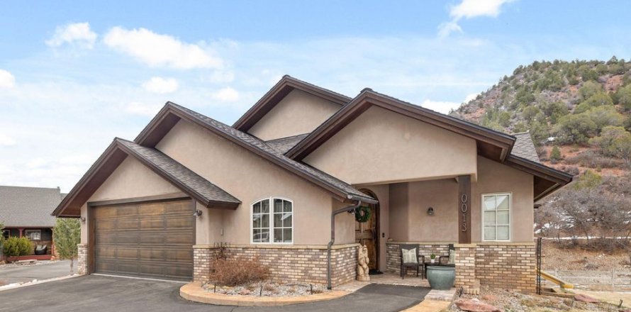 4 bedrooms House in Glenwood Springs, USA No. 84661