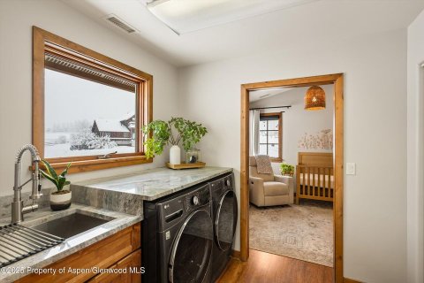 4 bedrooms House in Glenwood Springs, USA No. 84661 25