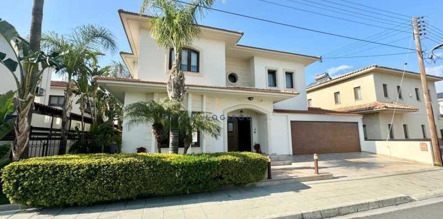 4 bedrooms House in Aradippou, Cyprus No. 79014