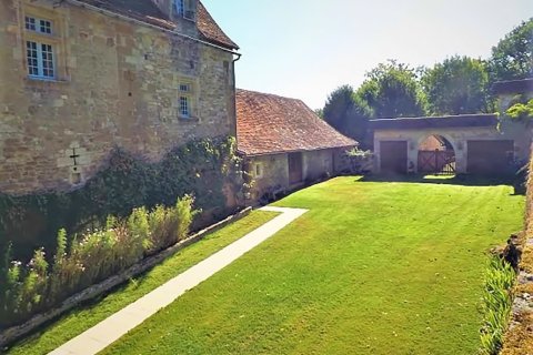 6 bedrooms Castles in Strenquels, France No. 69452 25