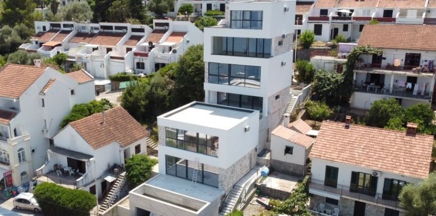 Studio House in Tivat, Montenegro No. 66782