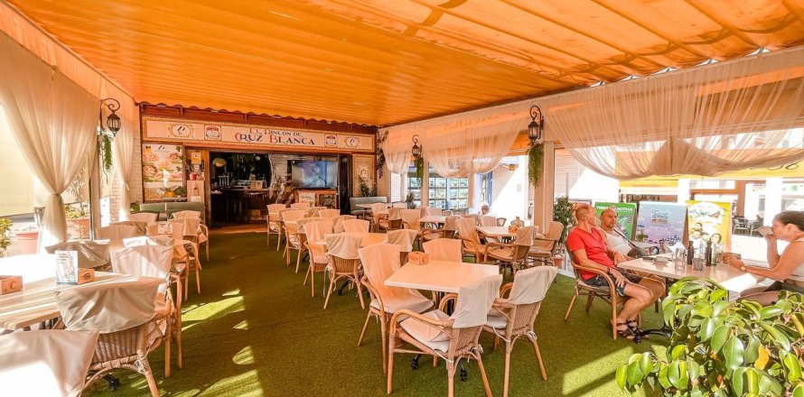 Commercial property en Villajoyosa, Spain No. 27308