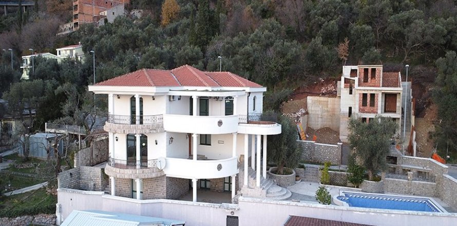 4 bedrooms House in Budva, Montenegro No. 66747