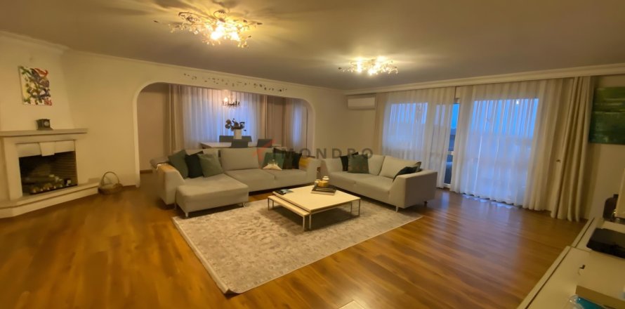 6 bedrooms Apartment in Sariyer, Turkey No. 123871