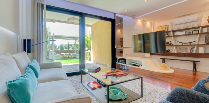 4 bedrooms Villa in Alicante, Spain No. 110660