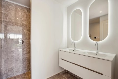 550m² Appartement à Cagnes-sur-Mer, France No. 99750 25