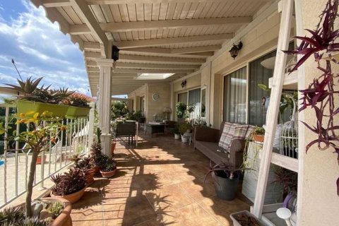 Дом с 5 спальнями в Мутайяка, Кипр №100563 2