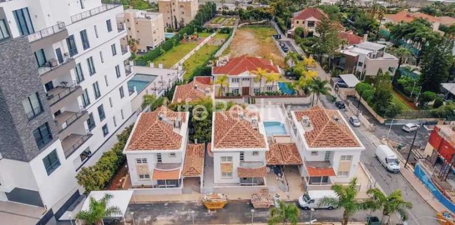 5 bedrooms House in Parekklisia, Cyprus No. 31420