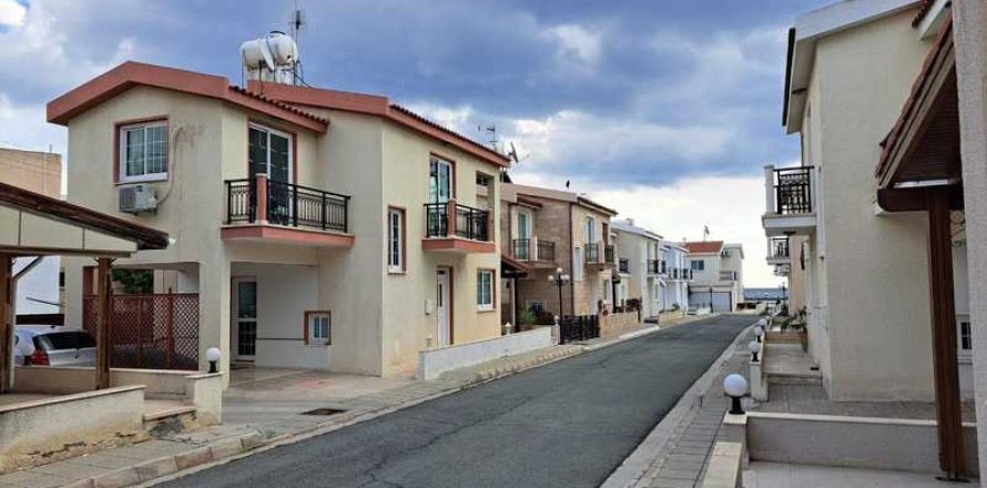 2 bedrooms Villa in Larnaca, Cyprus No. 80780