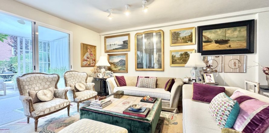 4 bedrooms Duplex in Madrid, Spain No. 116965