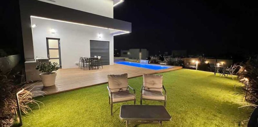 Дом с 4 спальнями в Агиос Афанасиос, Кипр №39866