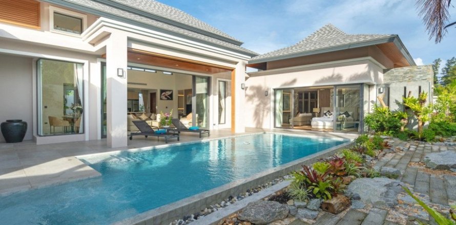 3 bedrooms Villa on the Phuket, Thailand No. 96771