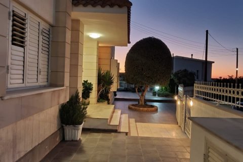 6 bedrooms Villa in Paphos, Cyprus No. 70545 3
