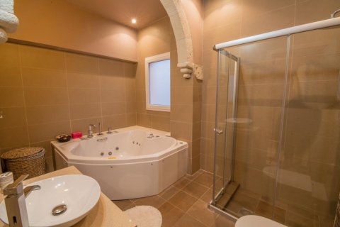 4 bedrooms Villa in Paphos, Cyprus No. 106250 3