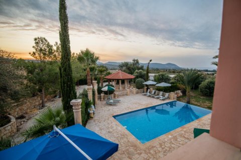 4 bedrooms Villa in Paphos, Cyprus No. 106250 9