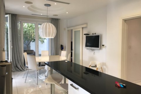 5 bedrooms Villa in Limassol, Cyprus No. 106032 4