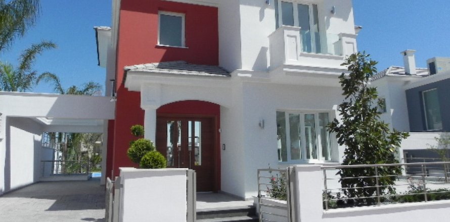 5 bedrooms Villa in Limassol, Cyprus No. 106032
