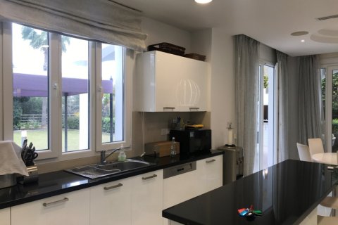 5 bedrooms Villa in Limassol, Cyprus No. 106032 6