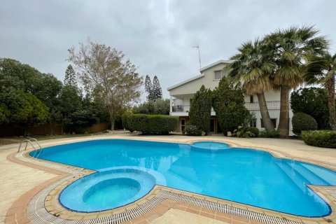 6 rooms Villa in Limassol, Cyprus No. 107082 11