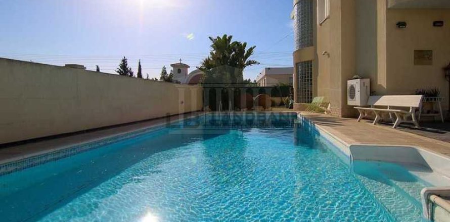 4 bedrooms House in Lakatamia, Cyprus No. 66130