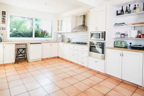 5 bedrooms Villa in Kolossi, Cyprus No. 72563 2