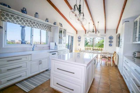 5 bedrooms Villa in Kolossi, Cyprus No. 72563 1