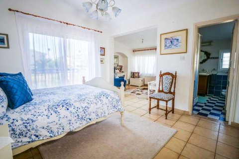 5 bedrooms Villa in Kolossi, Cyprus No. 72563 9