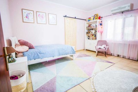 5 bedrooms Villa in Kolossi, Cyprus No. 72563 4