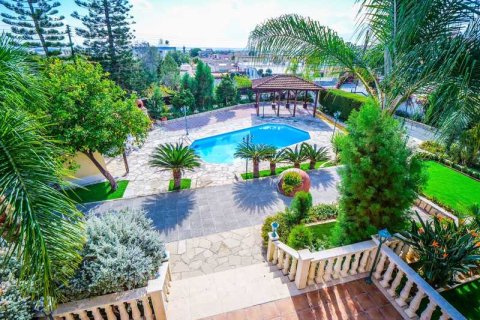 5 bedrooms Villa in Kolossi, Cyprus No. 72563 10