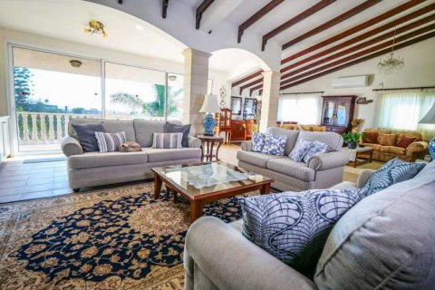 5 bedrooms Villa in Kolossi, Cyprus No. 72563 6