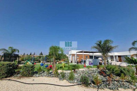 6 bedrooms House in Pano Deftera, Cyprus No. 77969 3