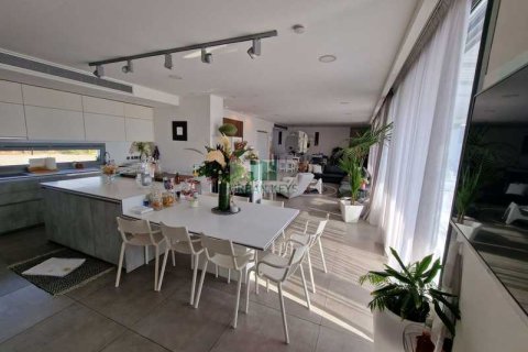 6 bedrooms House in Pano Deftera, Cyprus No. 77969 4