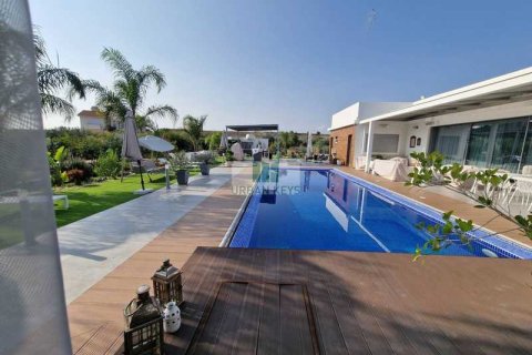 6 bedrooms House in Pano Deftera, Cyprus No. 77969 1