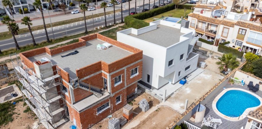 3 bedrooms Villa in Torrevieja, Spain No. 124491