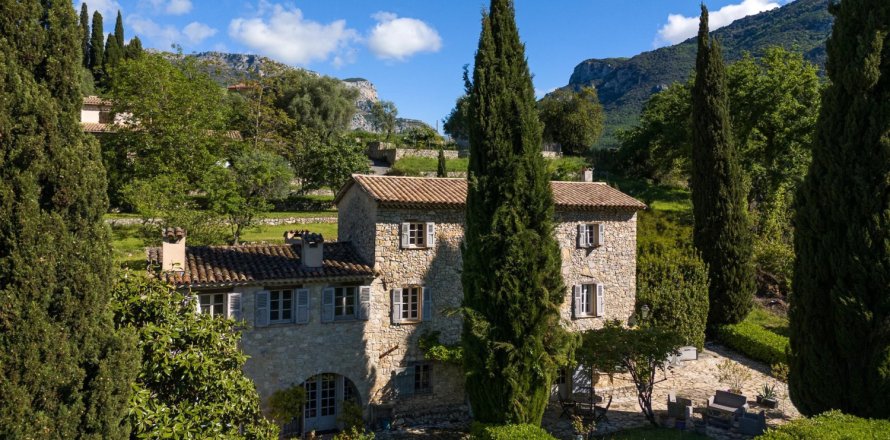 4 dormitorios Villa en Le Bar-sur-Loup, France No. 68733