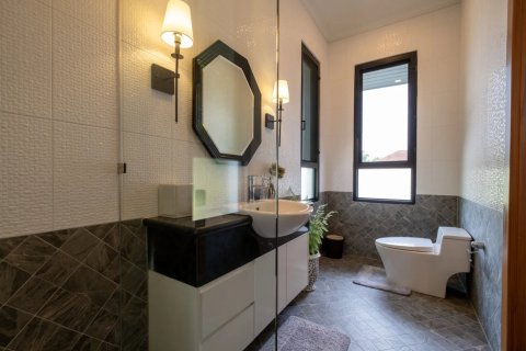 4 bedrooms House in Chiang Mai, Thailand No. 98058 14