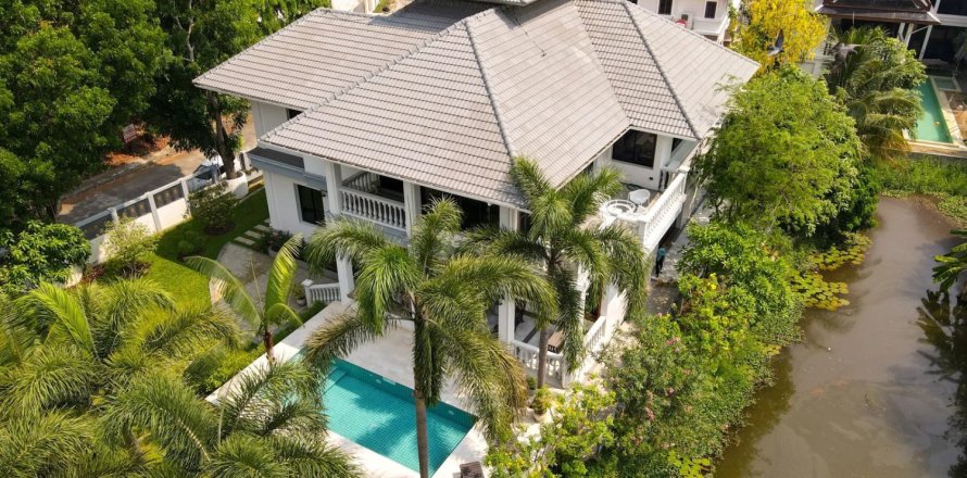 4 bedrooms House in Chiang Mai, Thailand No. 98058