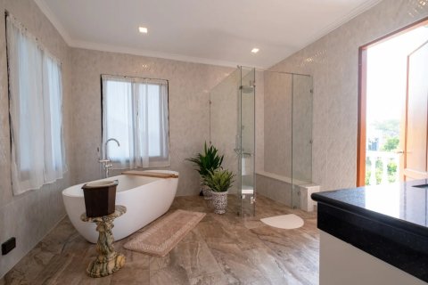 4 bedrooms House in Chiang Mai, Thailand No. 98058 20