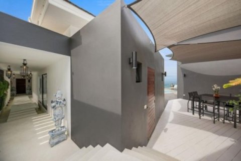 4 bedrooms Villa on the Chaweng Beach, Thailand No. 95944 2