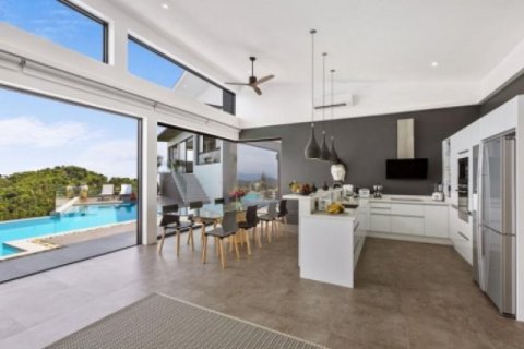 4 bedrooms Villa on the Chaweng Beach, Thailand No. 95944 13