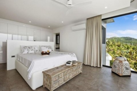 4 bedrooms Villa on the Chaweng Beach, Thailand No. 95944 8