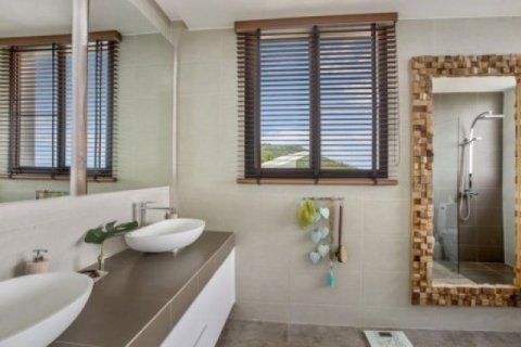 4 bedrooms Villa on the Chaweng Beach, Thailand No. 95944 6