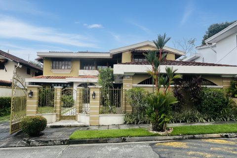 3 bedrooms House in Panama City, Panama No. 110431 1